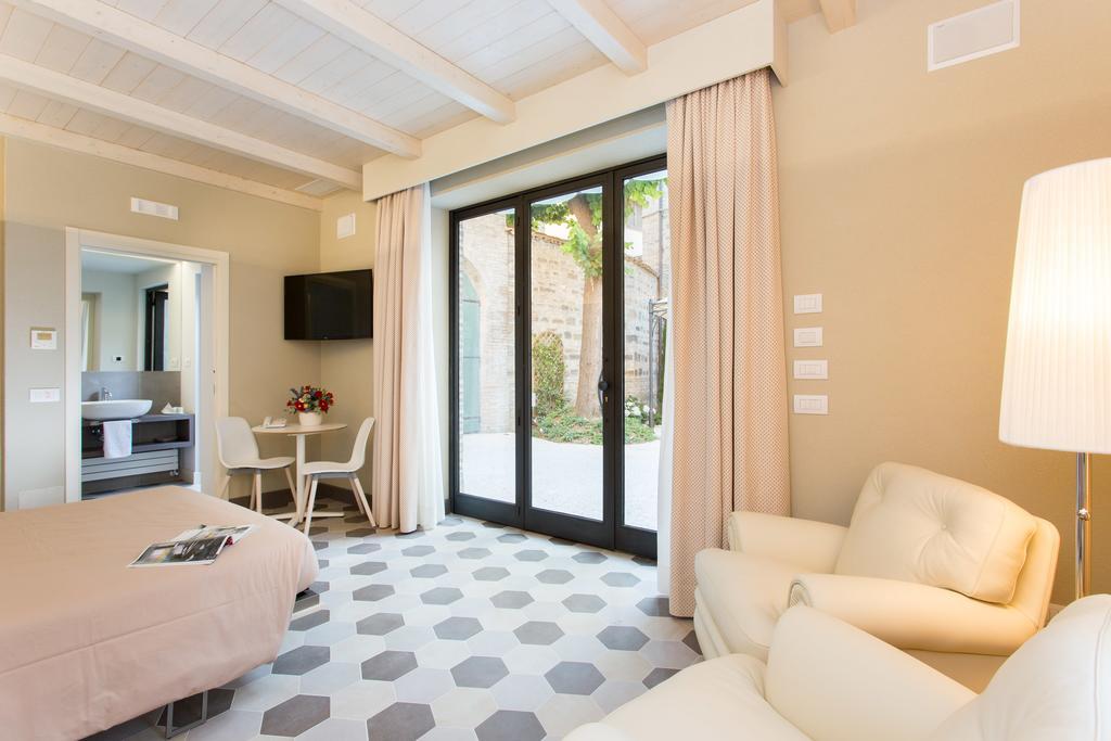 דירות סן סברינו מארקה Palazzo Gentili מראה חיצוני תמונה