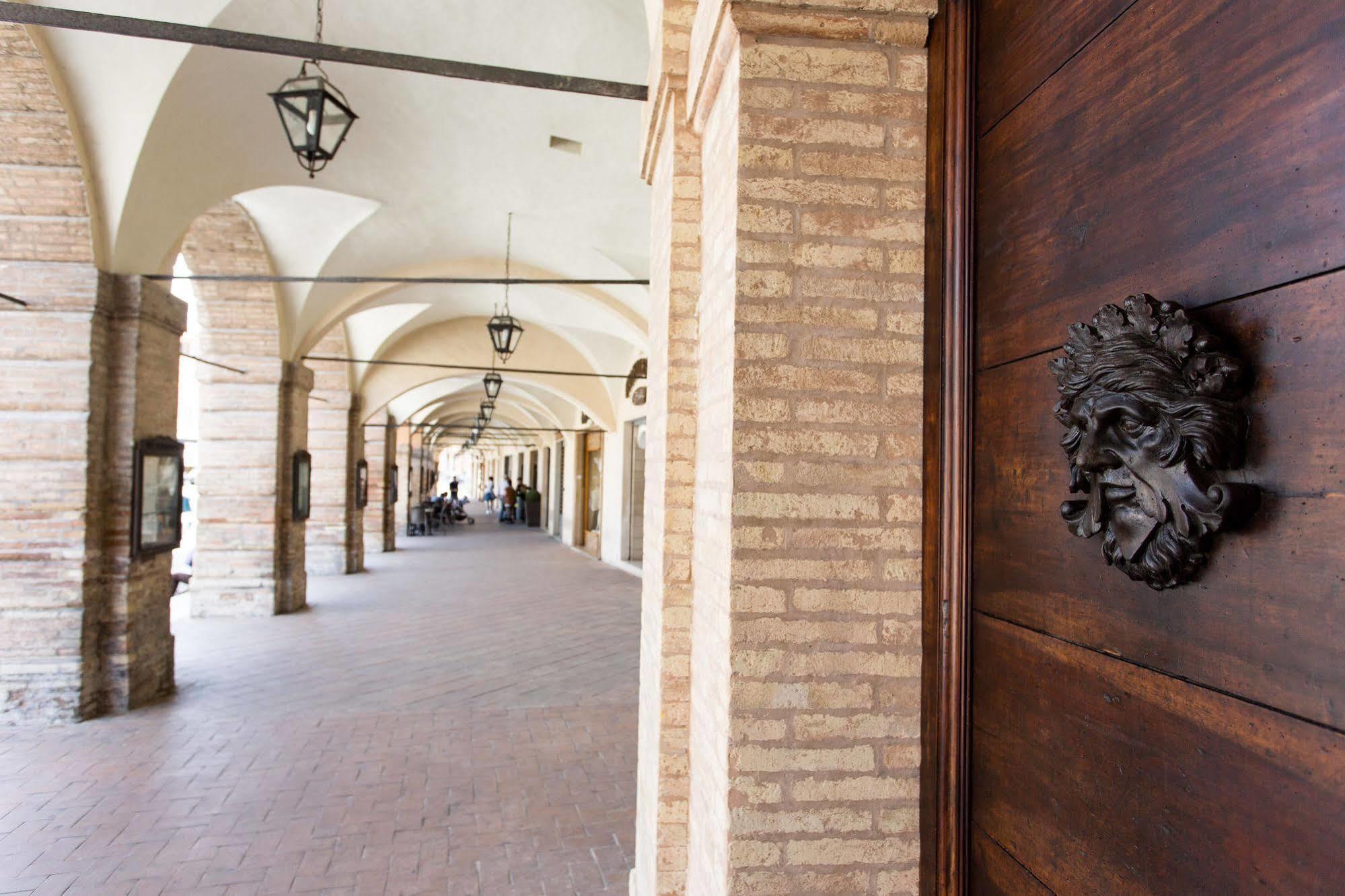 דירות סן סברינו מארקה Palazzo Gentili מראה חיצוני תמונה