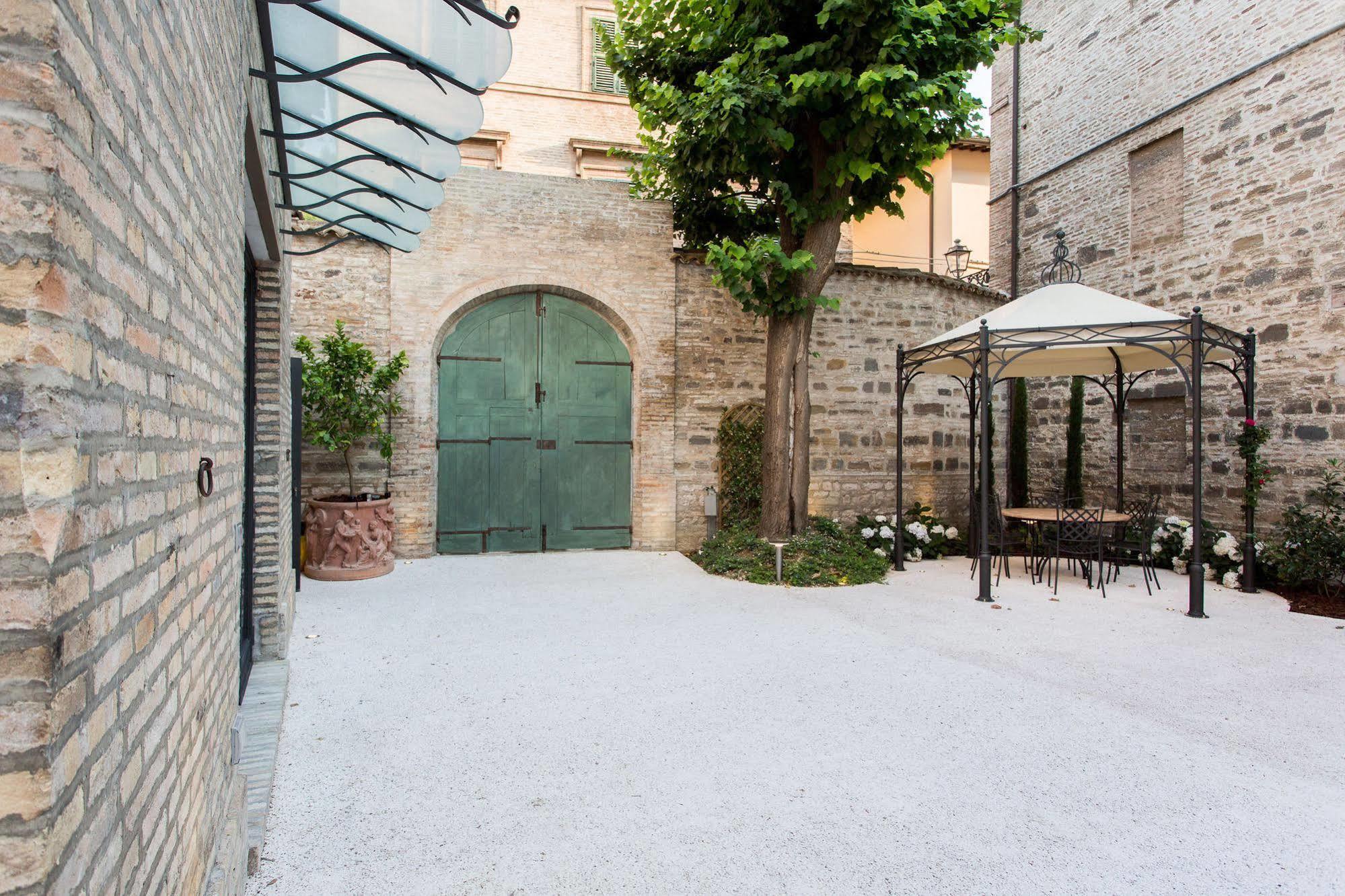 דירות סן סברינו מארקה Palazzo Gentili מראה חיצוני תמונה